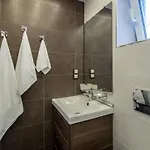 Modern Flat Nearby Center Fast Internet Апартаменти